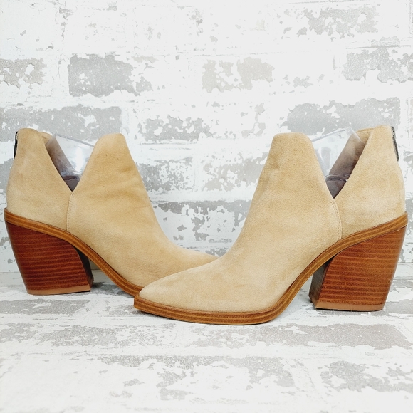 NEW Vince Camuto Gigietta Tan Suede Block Heel Pointed Toe Ankle Boots I41 - Picture 5 of 13